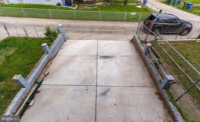 1015 Lyndhurst St, Baltimore, MD 21229 - photo 6