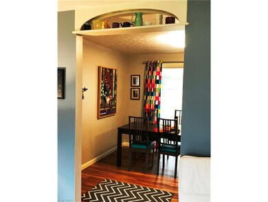 Decortive doorway to eat in kitchen!