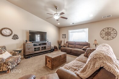2641 W 175 N Hurricane - Melissa Bean-07