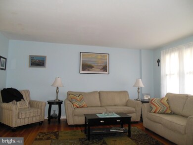 2868 Tolbut St, Philadelphia, PA 19136 - photo 5