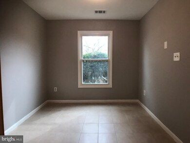 2212 Dawn Ln, Temple Hills, MD 20748 - photo 7