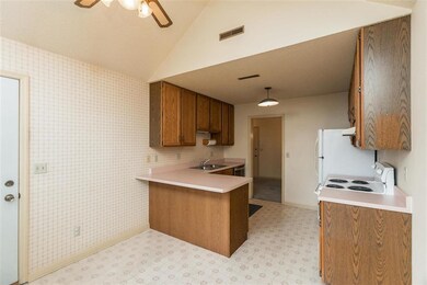 3608 Foxborough Terrace NE unit C, Cedar Rapids, IA 52402 - photo 6