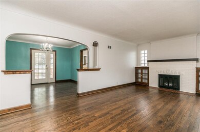 2110 Johnson Ave NW, Cedar Rapids, IA 52405 - photo 3