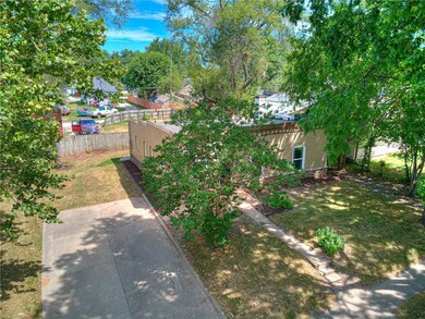 2406 Logan Ave, Des Moines, IA 50317 - photo 5