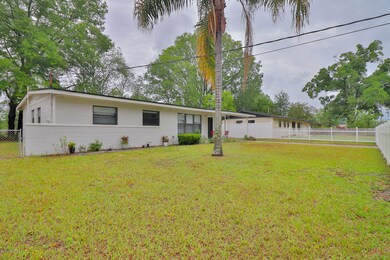 2429 Lourdes Dr W, Jacksonville, FL 32210 - photo 4