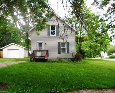 House features nice vinyl sliding & windows.