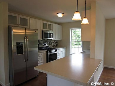 Kitchen Fully equiped with stainless appliances