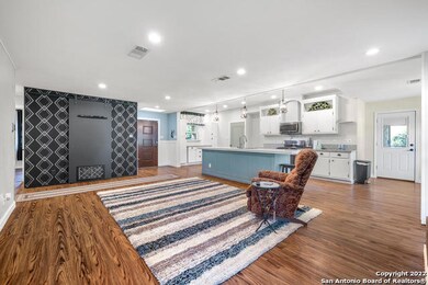 203 Crestwood Dr, Fredericksburg, TX 78624 - photo 6