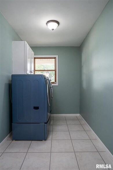 820 W 58th St, Davenport, IA 52806 - photo 7