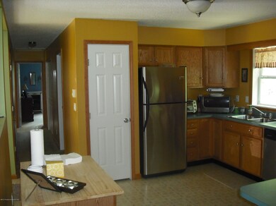 105 Railroad Ave, Nanticoke, PA 18634 - photo 6