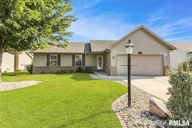 6002 W Charleston Ct, Peoria, IL 61607 - photo 2