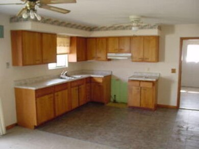 215 Poplar St, Tipton, IN 46072 - photo 4