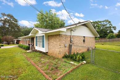 232 Pinehurst Cir, Hazlehurst, MS 39083 - photo 2