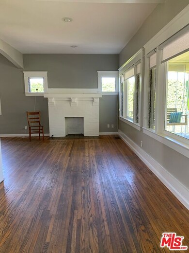 Entry/Living Area
