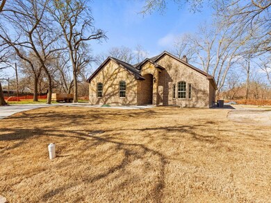 305 Jean Ct, Springtown, TX 76082 - photo 2