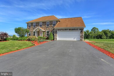 614 Governors Ct, Chambersburg, PA 17201 - photo 2
