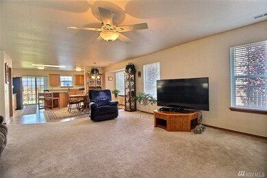 209 Roberts St NE, Orting, WA 98360 - photo 3