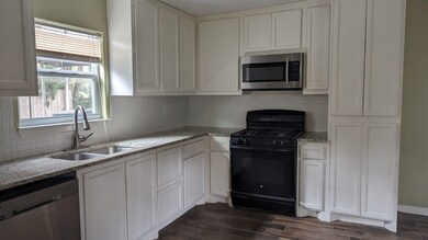 1103 W Willis St, Alvin, TX 77511 - photo 5