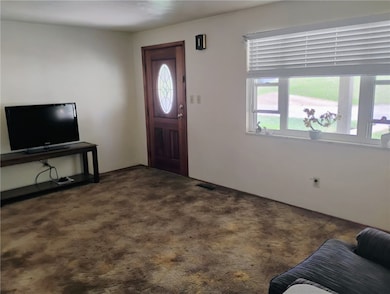 227 Parklane Dr, Braddock, PA 15104 - photo 3