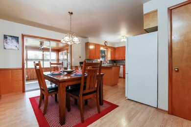 011-photo-dining-room-6347933