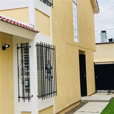 623 W Palm St, Compton, CA 90220 - photo 5