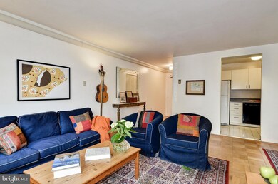4555 Macarthur Blvd NW unit 111, Washington, DC 20007 - photo 2