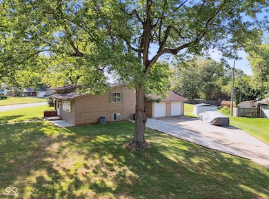 3042 Fairlawn Dr, Columbus, IN 47203 - photo 2