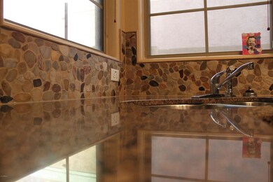 Tops/backsplash