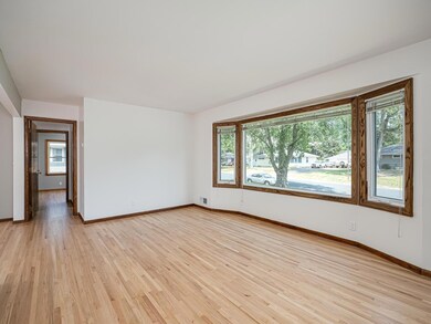 8716 Colfax Ave S, Bloomington, MN 55420 - photo 4