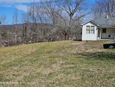 516 S 34th St, Middlesboro, KY 40965 - photo 3