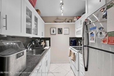 white house 219 kitchen