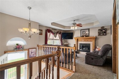 802 Meadow Ln, Raymore, MO 64083 - photo 5