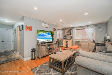 17 Gadsen Place unit 1F, Staten Island, NY 10314 - photo 2