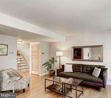 9530 Miranda Ct, Fairfax, VA 22031 - photo 7