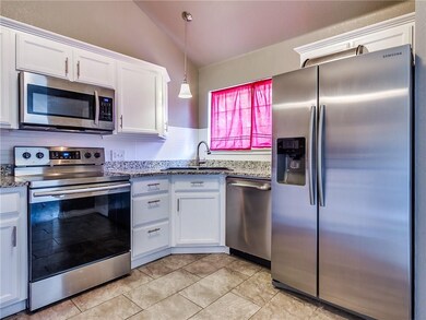 4016 Gyrfalcon Dr, Norman, OK 73072 - photo 4