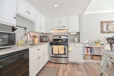 19 Meadow Pond Dr unit B, Leominster, MA 01453 - photo 4