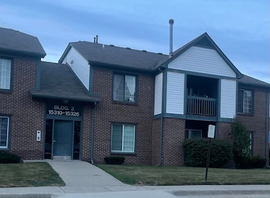 15530 Ashley Ct, Macomb, MI 48044 - photo 2