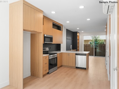 3005 NE Ainsworth St, Portland, OR 97211 - photo 4