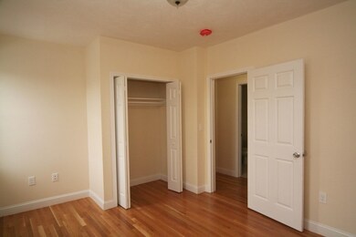 1054 Cambridge St unit 4R, Cambridge, MA 02139 - photo 3