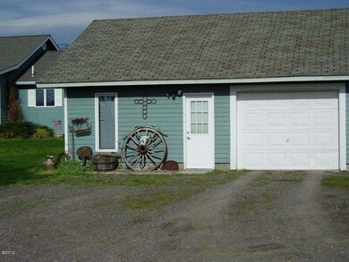 Garage w/Studio Apartment