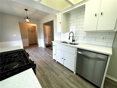 2216 NE 9th St, Moore, OK 73160 - photo 7