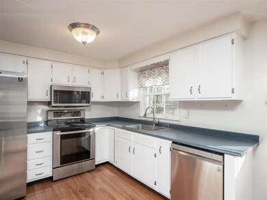 29 Nesenkeag Dr, Litchfield, NH 03052 - photo 3