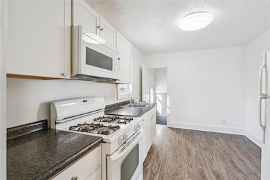 123 E 8th St S, Newton, IA 50208 - photo 7