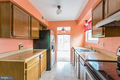 1605 Catchworth Ct, Silver Spring, MD 20905 - photo 5