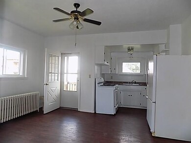 326 Emerson St, Vandergrift, PA 15690 - photo 3