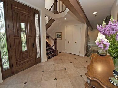 Entry/Foyer.
