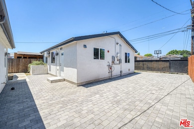 1947 E 114th St unit 1947 1/2, Los Angeles, CA 90059 - photo 3