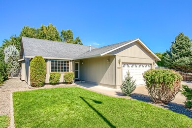 1007 Fairfield Ave, Central Point, OR 97502 - photo 2