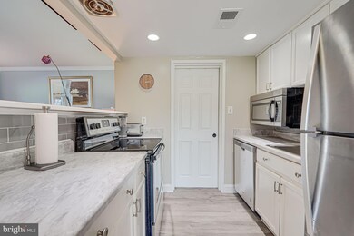 9631 Hagel Cir unit D, Lorton, VA 22079 - photo 7