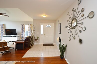2550 Ridgemont Ct, Toms River, NJ 08755 - photo 2